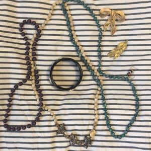Lot of 7 vintage Costume Jewelry
